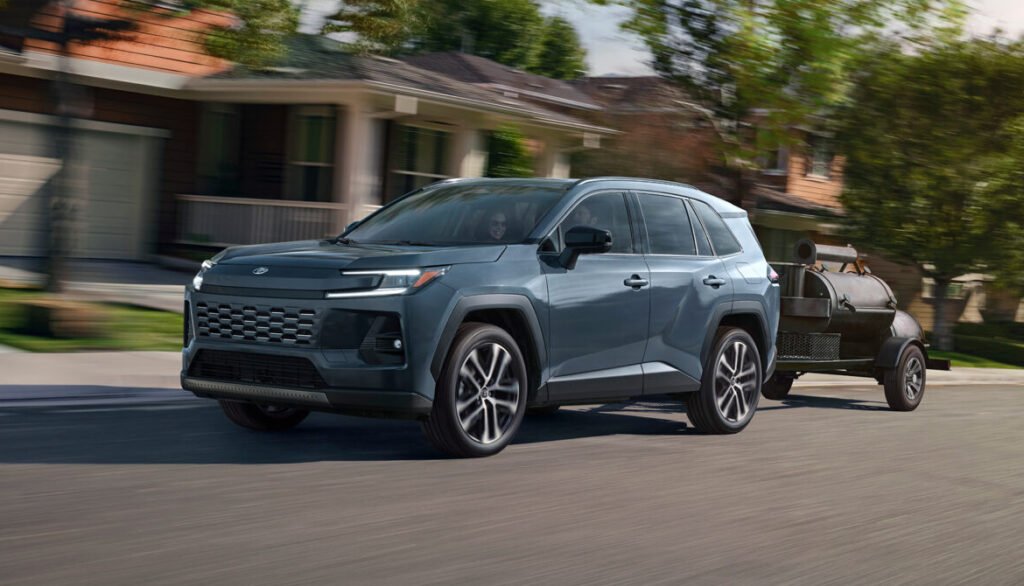 Remolque Toyota RAV4 Limited 2026 | LATIN CARROS