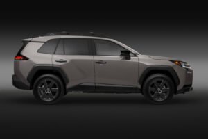 Exterior lateral Toyota RAV4 Woodland 2026 | LATIN CARROS