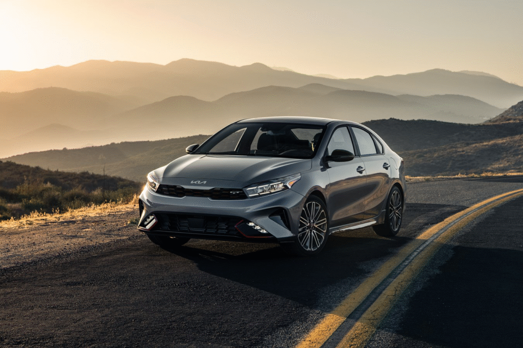 Kia Forte 2024: El sedán compacto que redefine el equilibrio entre estilo, tecnología y eficiencia