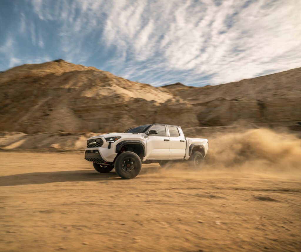 Toyota Tacoma i-FORCE MAX 2025: La pick-up recomendada por VALLTRO para expediciones y trabajo extremo