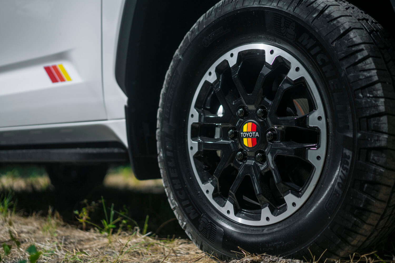 Llantas y suspensiones Toyota Tundra i-FORCE MAX 2025 | LATINCARROS.COM