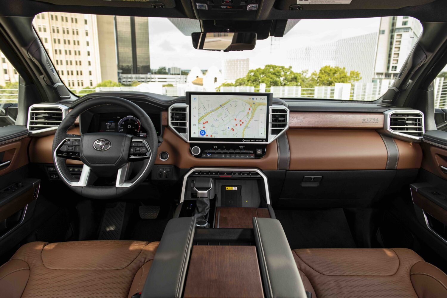 Interior Toyota Tundra i-FORCE MAX 2025 | LATINCARROS.COM