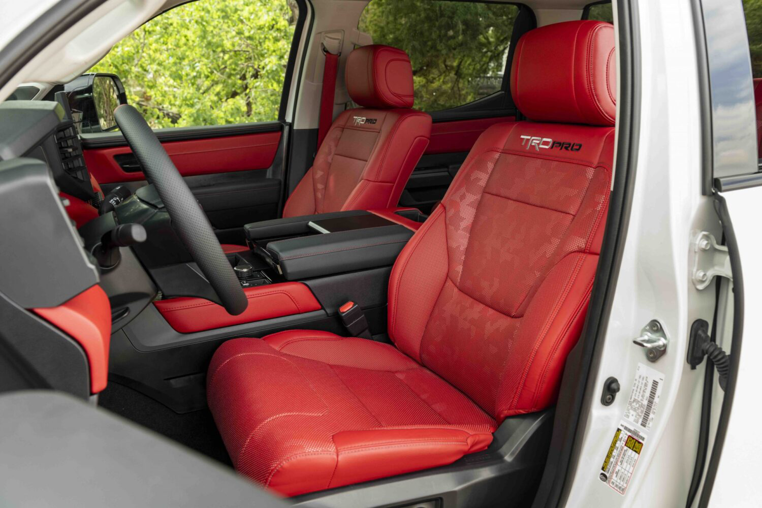 Asientos interior Toyota Tundra i-FORCE MAX 2025 | LATINCARROS.COM