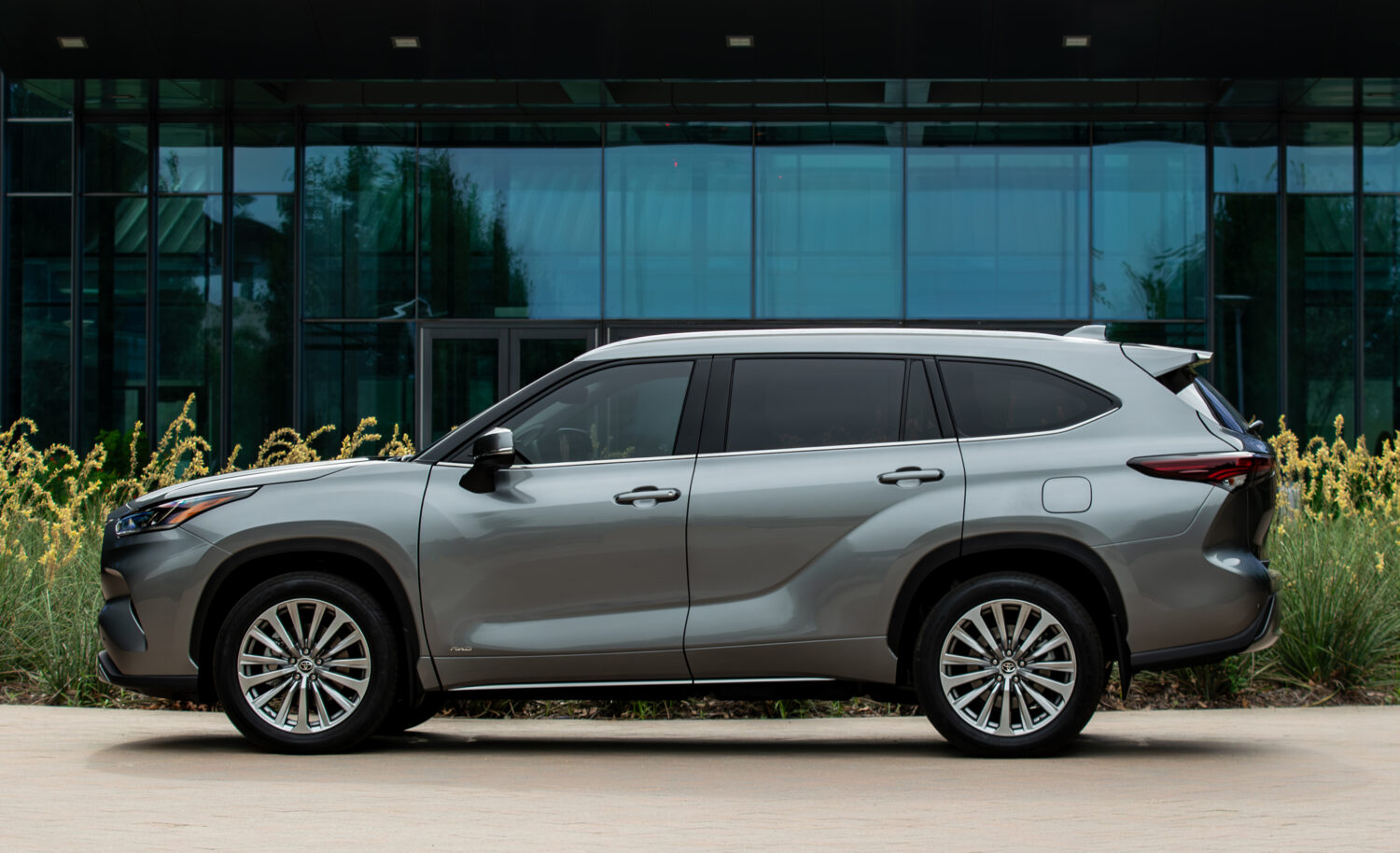 Toyota Highlander 2025 | LATINCARROS.COM 