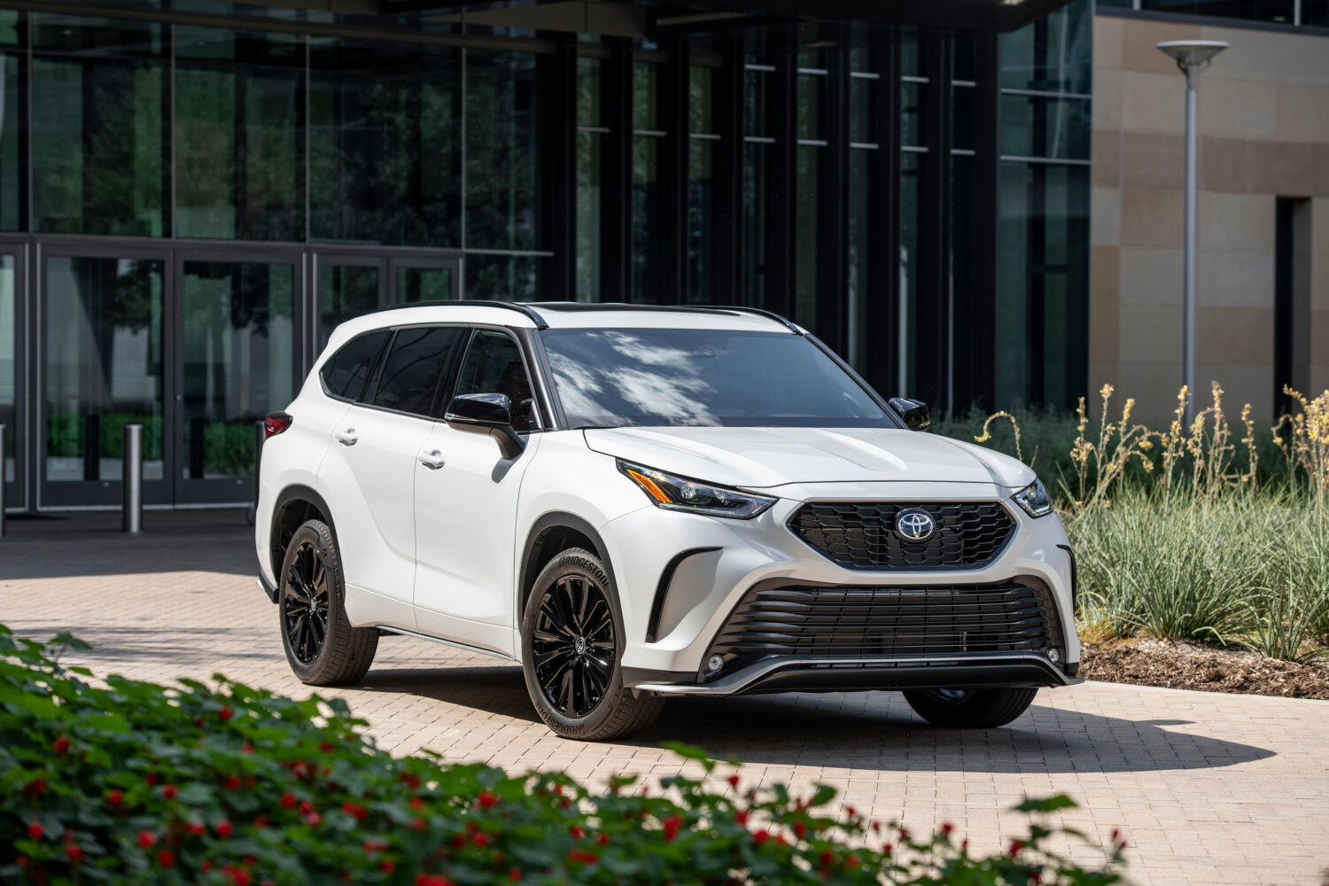 Toyota 2025 Highlander Turbo XSE WindChillPearl | LATINCARROS.COM 