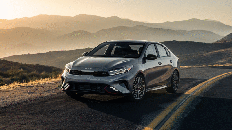 Kia Forte 2024: El sedán compacto que redefine el equilibrio entre estilo, tecnología y eficiencia