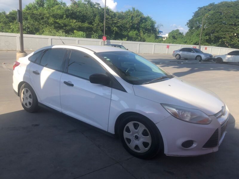 Ford Focus 2014,Automatico,4 puertas,Gasolina,Buenas condiciones