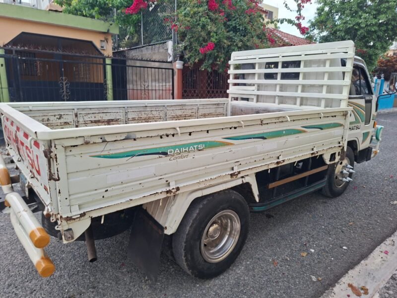 Vendo Daihatsu Delta 2006