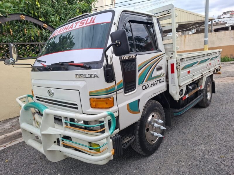 Vendo Daihatsu Delta 2006