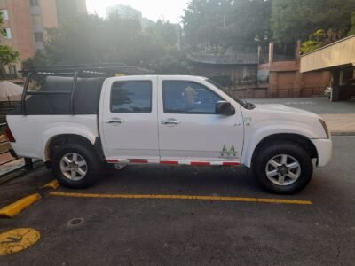 VENDO CAMIONETA DOBLE CABINA CHEVROLET LUV D MAX 3.000 MODELO 2013 DIESEL