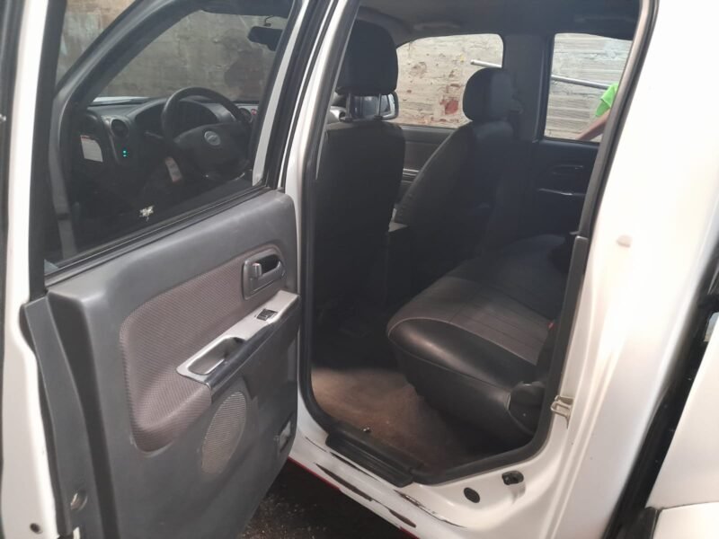 VENDO CAMIONETA DOBLE CABINA CHEVROLET LUV D MAX 3.000 MODELO 2013 DIESEL