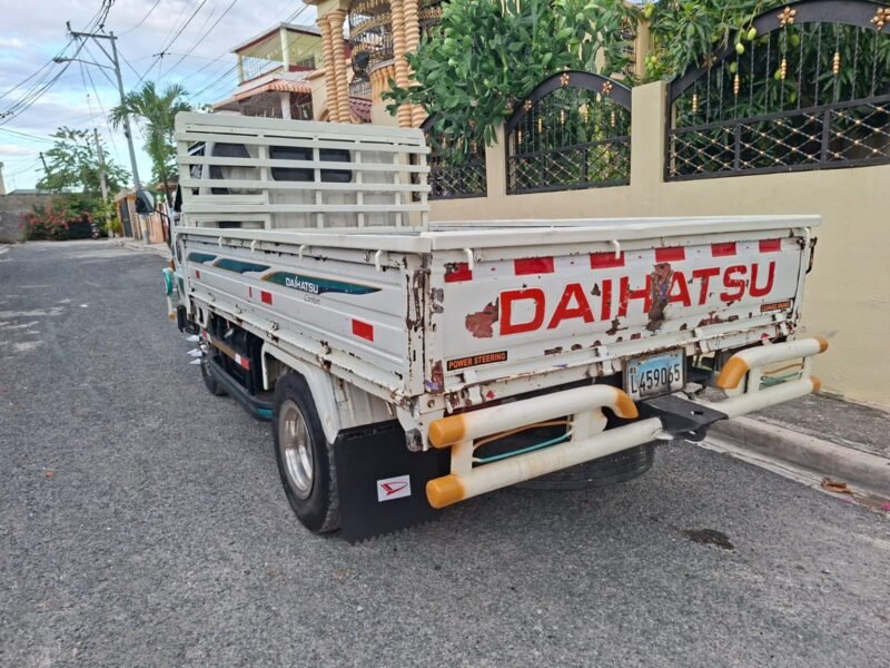 Vendo Daihatsu Delta 2006